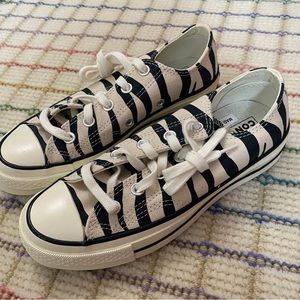 CONVERSE ALL STARS CHUCK ‘70s LOW TOP ARCHIVAL ZEBRA PRINT SNEAKER: size 7.5